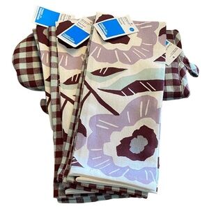 Room Essentials Burgundy & White Kitchen Towels. Total 6. Plus one oven mitt.